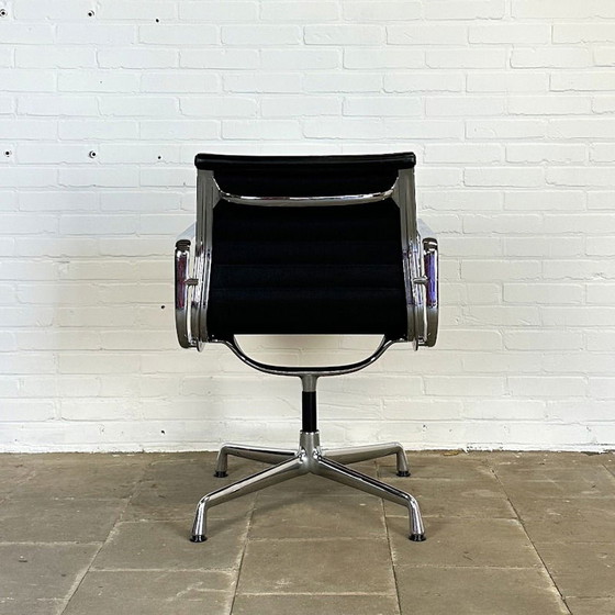 Image 1 of Vitra EA 108 Zwarte Design stoel, Ontworpen door Charles & Ray Eames