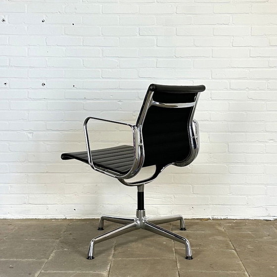 Image 1 of Vitra EA 108 Zwarte Design stoel, Ontworpen door Charles & Ray Eames