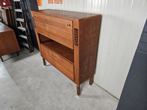 Image 1 of Vintage highboard, ingelegde tegeltjes, klep