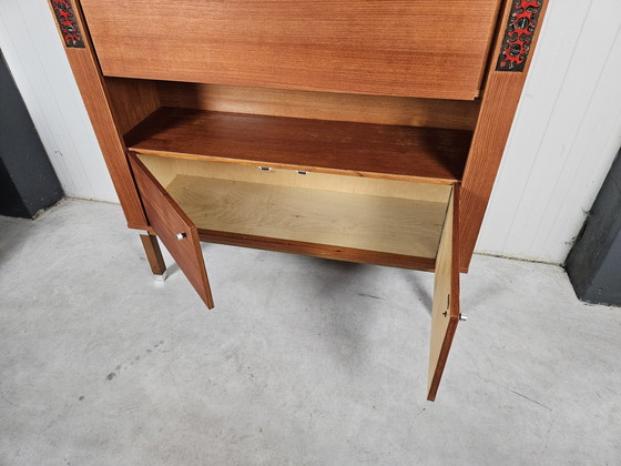 Image 1 of Vintage highboard, ingelegde tegeltjes, klep