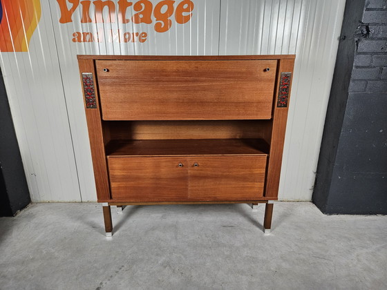 Image 1 of Vintage highboard, ingelegde tegeltjes, klep