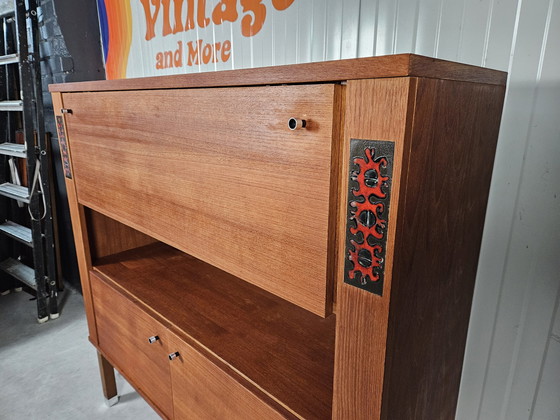 Image 1 of Vintage highboard, ingelegde tegeltjes, klep