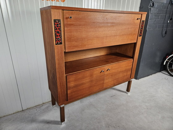 Image 1 of Vintage highboard, ingelegde tegeltjes, klep