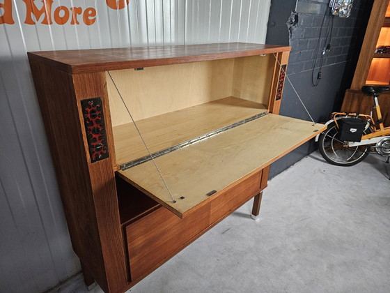 Image 1 of Vintage highboard, ingelegde tegeltjes, klep