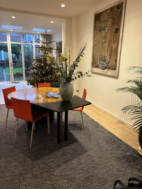 Image 1 of Design jaren zeventig Eetkamertafel Essen Rond Met Zwarte Kunststof Ovalen Uitbreidin