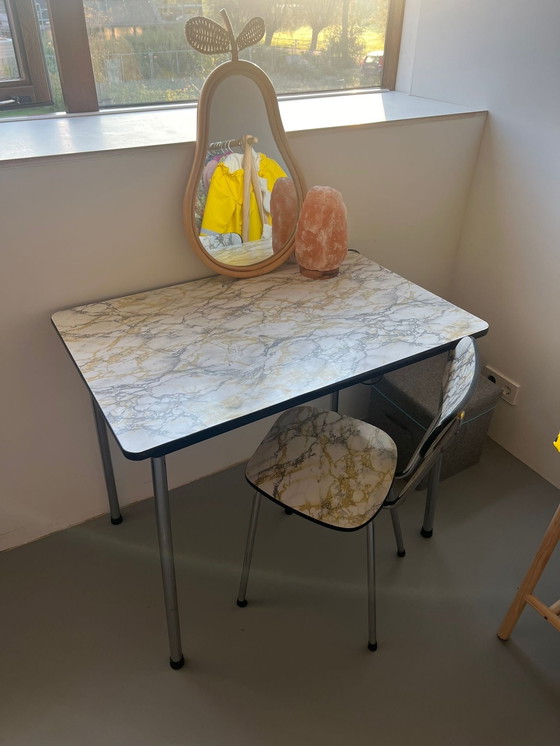 Image 1 of Formica bureau + stoel