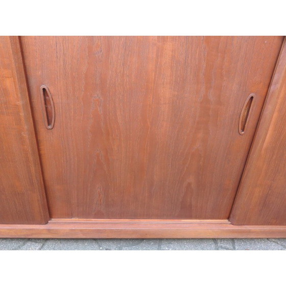 Image 1 of Vintage laag dressoir met 3 teakhouten schuifdeuren, Denemarken 1960