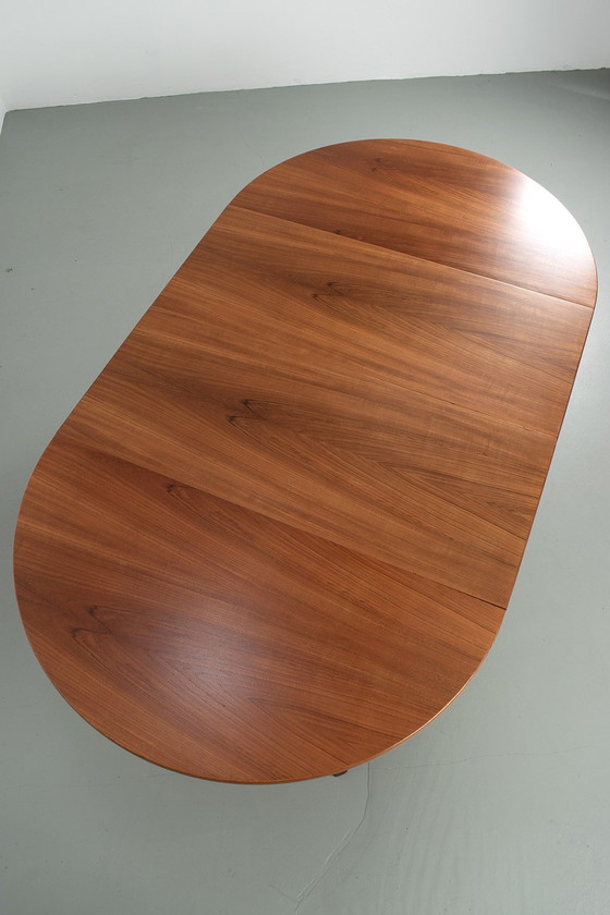 Image 1 of Rond/ovale teak uittrektafel