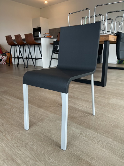 4X Vitra .03 Zwart stoel