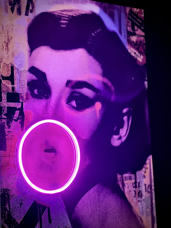 Image 1 of LedMansion Audrey Hepburn Bubblegum V.2. PopArt Wandkunst Led Lamp