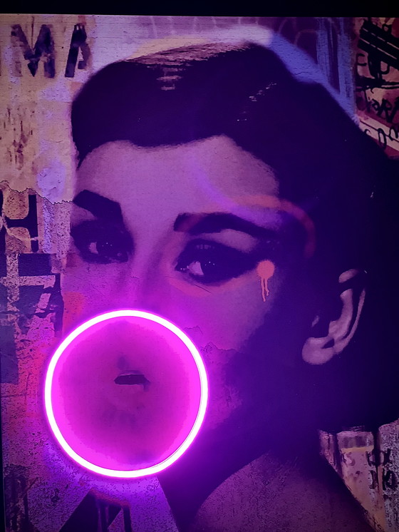 Image 1 of LedMansion Audrey Hepburn Bubblegum V.2. PopArt Wandkunst Led Lamp