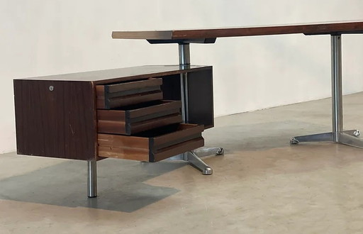 Osvaldo Borsani T96 houten bureau