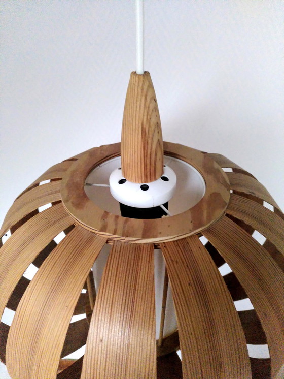 Image 1 of Scandinavische hanglamp, houtfineer. Circa 60