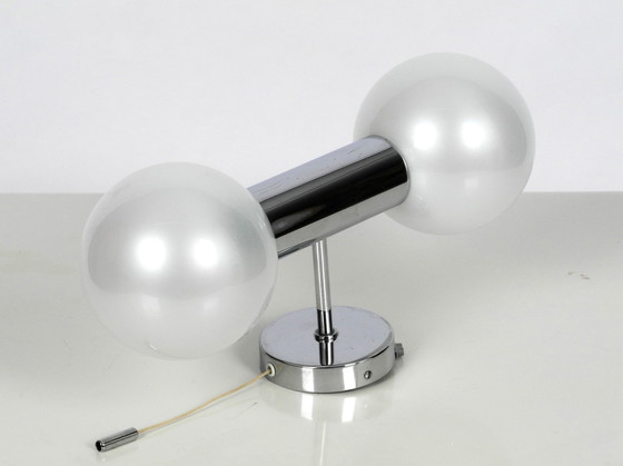 Image 1 of Originele Staf Motoko Ishii 1970s chromen wandlamp met parelachtige glinsterende witte glazen bollen