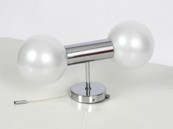 Image 1 of Originele Staf Motoko Ishii 1970s chromen wandlamp met parelachtige glinsterende witte glazen bollen