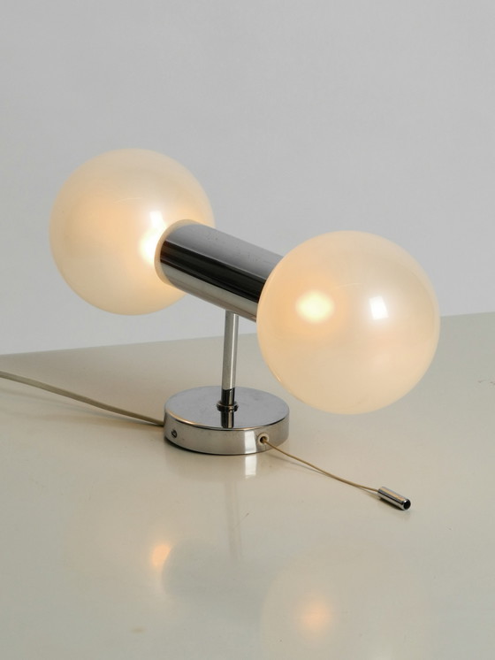 Image 1 of Originele Staf Motoko Ishii 1970s chromen wandlamp met parelachtige glinsterende witte glazen bollen