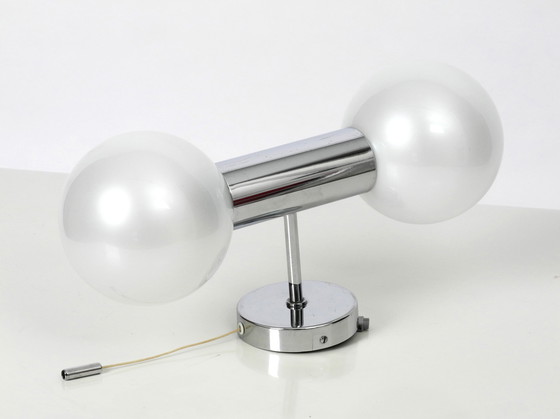 Image 1 of Originele Staf Motoko Ishii 1970s chromen wandlamp met parelachtige glinsterende witte glazen bollen