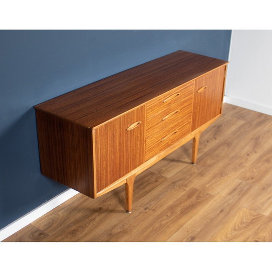 Image 1 of Vintage walnoten dressoir van Jentique, jaren 1960