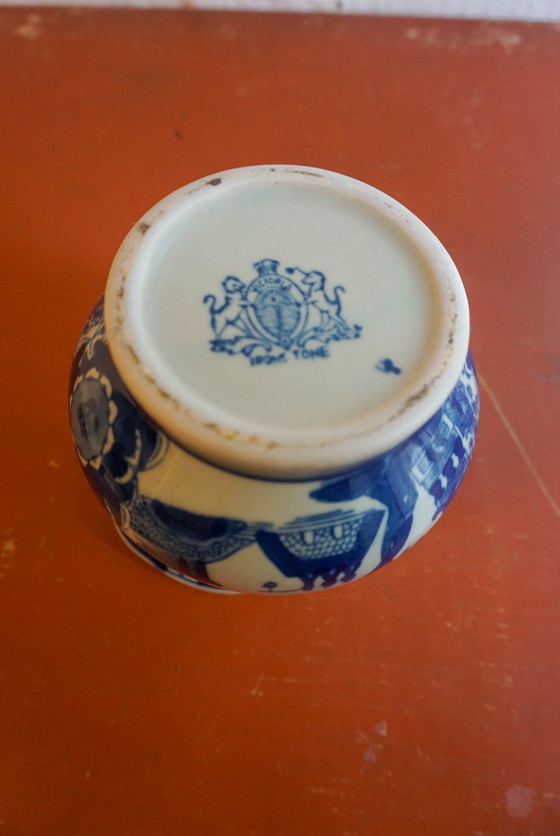 Image 1 of Antieke chinoiserie schenkkan van ijzerzandsteen, blauw en wit transfer aardewerk,