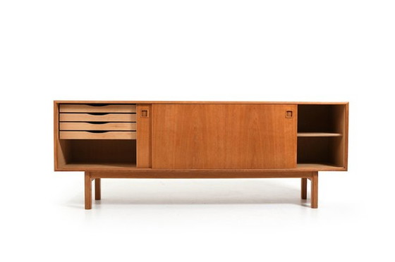 Image 1 of Model No. 21 Eiken dressoir van Omann Jun, jaren 1960