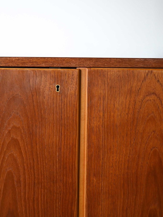 Image 1 of Scandinavische teakhouten buffetkast uit 1960S, Mid Century Modern Dressoir Met Afsluitbare Deuren