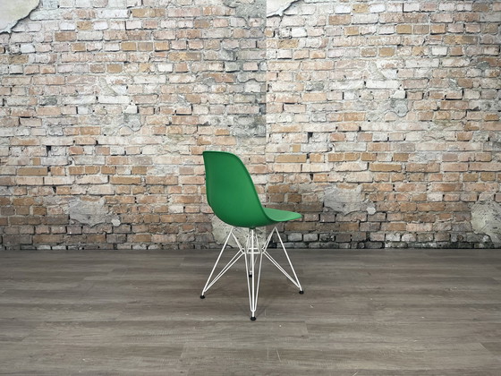 Image 1 of Vitra Eames Plastic Side Chair Dsw Groen