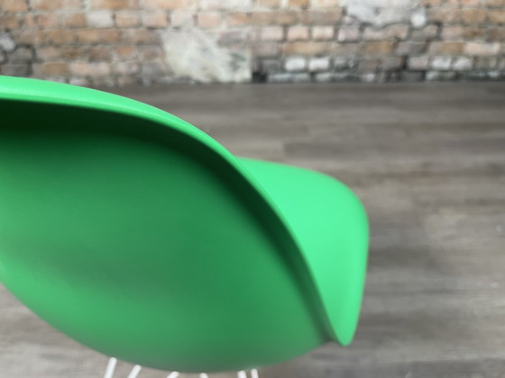 Image 1 of Vitra Eames Plastic Side Chair Dsw Groen