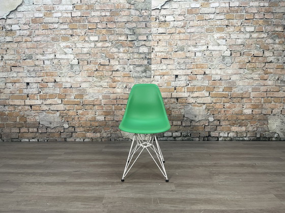 Image 1 of Vitra Eames Plastic Side Chair Dsw Groen