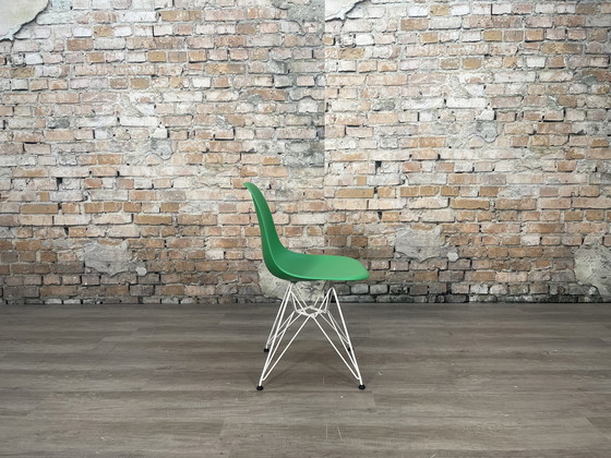 Image 1 of Vitra Eames Plastic Side Chair Dsw Groen