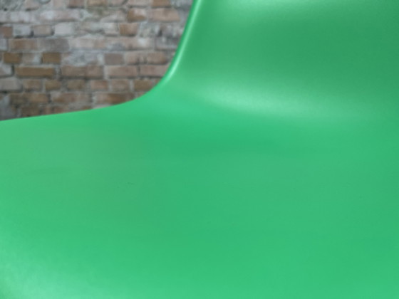 Image 1 of Vitra Eames Plastic Side Chair Dsw Groen