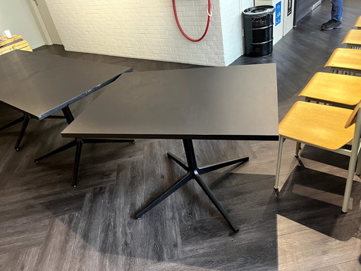 3x zwart gepoedercoate tafels