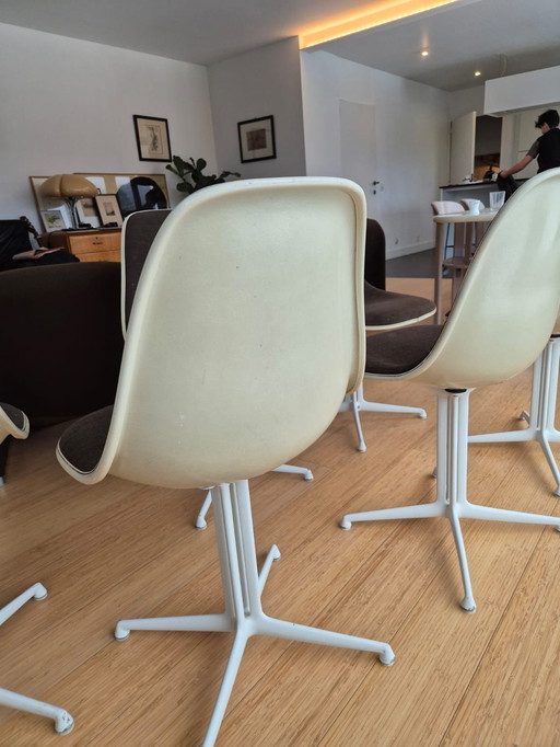 6 Eames La Fonda X Herman Miller Stoelen