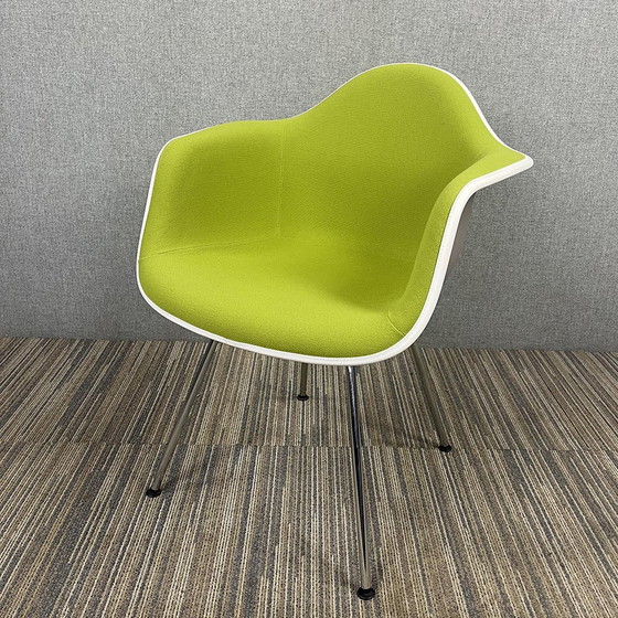 Image 1 of Vitra Eames Plastic Fauteuil Dax Stoel