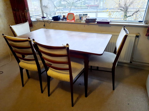 4x Pastoe Eetkamerstoelen & vintage Tafel