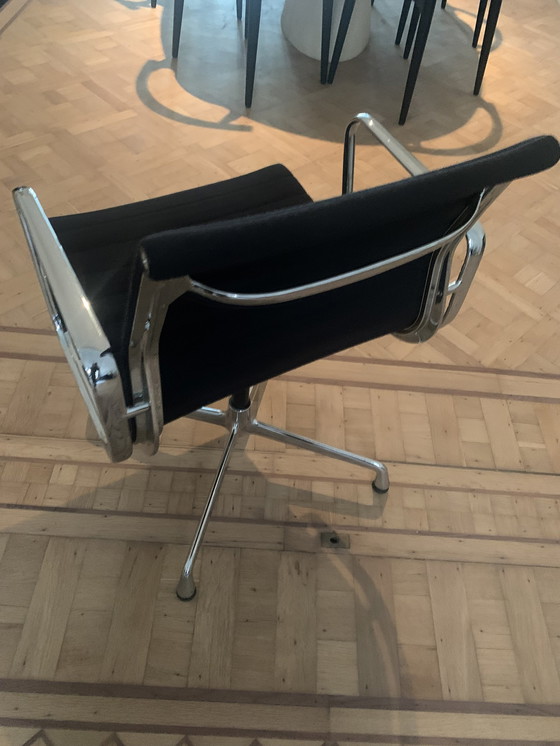 Image 1 of Charles Eames Vitra Aluminium Stoel EA 108