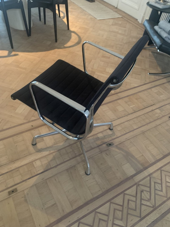 Image 1 of Charles Eames Vitra Aluminium Stoel EA 108