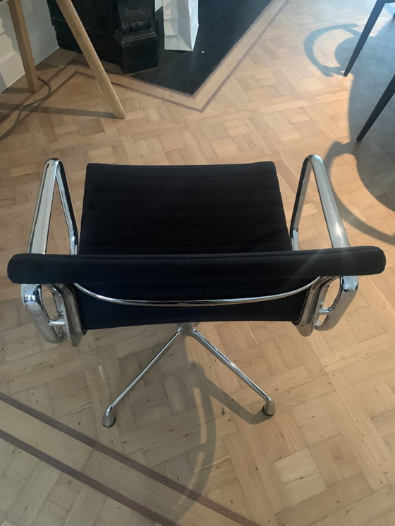 Image 1 of Charles Eames Vitra Aluminium Stoel EA 108