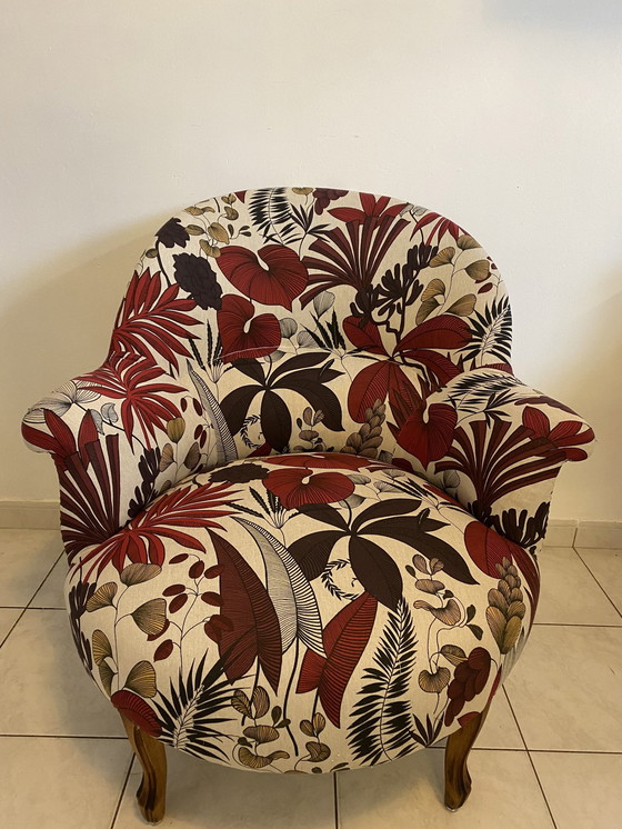 Image 1 of Antieke Toad fauteuil uit de jaren 30, volledig opgeknapt met kwaliteit bloemenstof omringd door spijkers