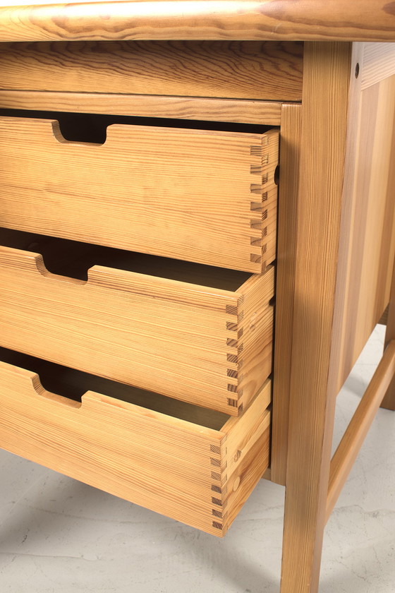 Image 1 of Grenen houten bureau