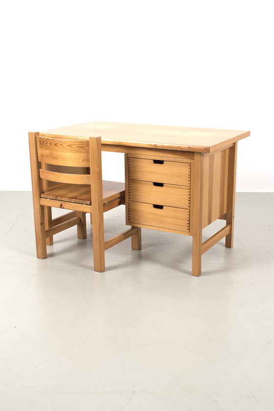 Image 1 of Grenen houten bureau