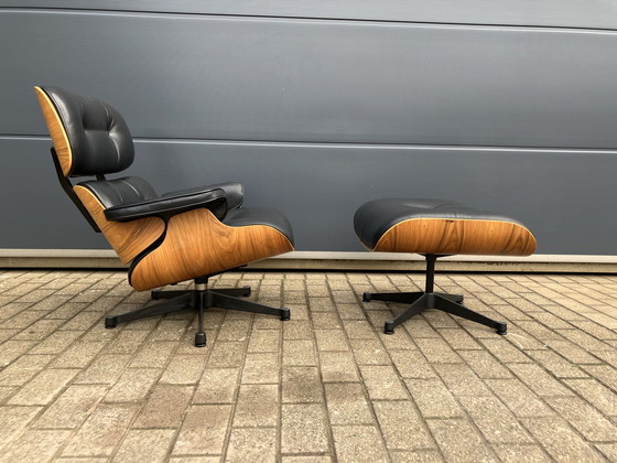 Image 1 of Vitra Eames Lounge chair + Ottoman uit 2007, Walnoten veneer