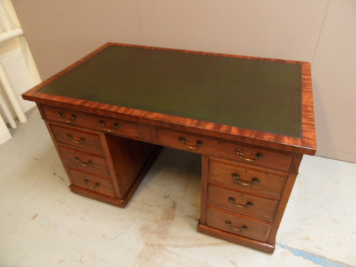 Antiek mahoniehouten bureau met lederen blad