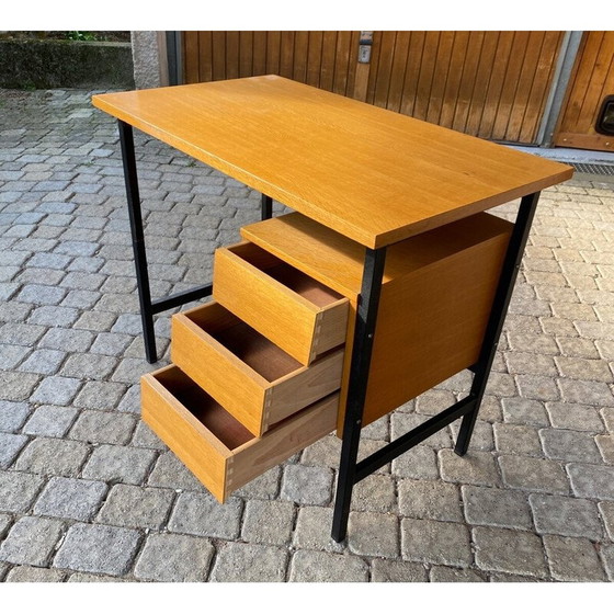 Image 1 of Vintage bureau in eikenfineer en zwartgelakte stalen structuur