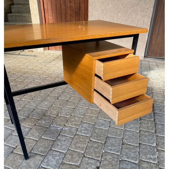 Image 1 of Vintage bureau in eikenfineer en zwartgelakte stalen structuur