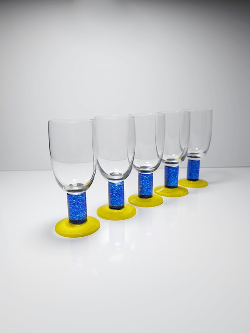 5 vintage glazen Memphis Milano wijnbekers glas groen blauw postmodern Sottsass