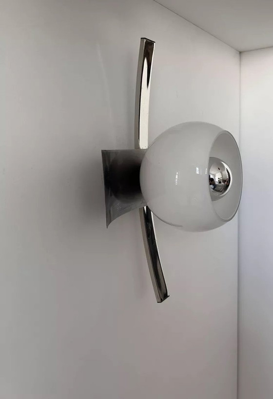 Image 1 of Vintage wandlamp, Geborsteld Chroom en Opaline metaal