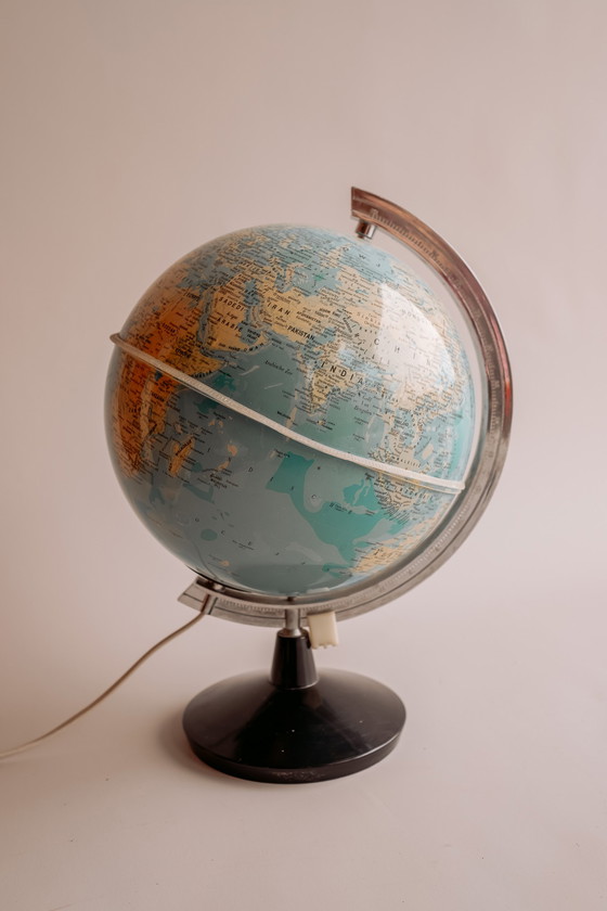 Image 1 of Vintage globe lamp