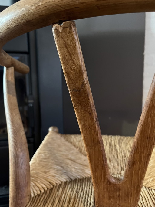 2 Wishbone Chairs