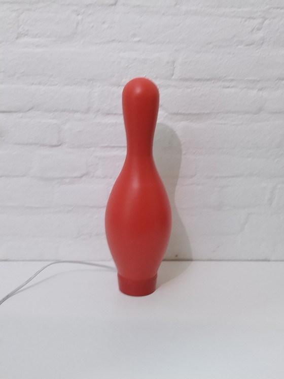 Image 1 of Knock-Off Bowling Pin Lamp – Josh Owen – Bozart – Rood
