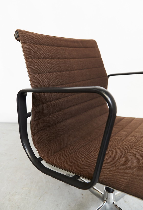 Image 1 of Charles & Ray Eames Stoel EA 108 Stoel voor Vitra